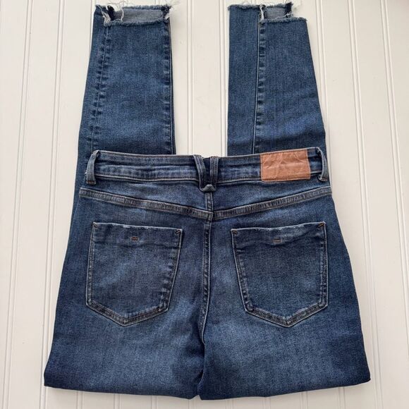 Zara Mid-Rise Step Hem Skinny Jeans - Size 6 - Picture 3 of 6